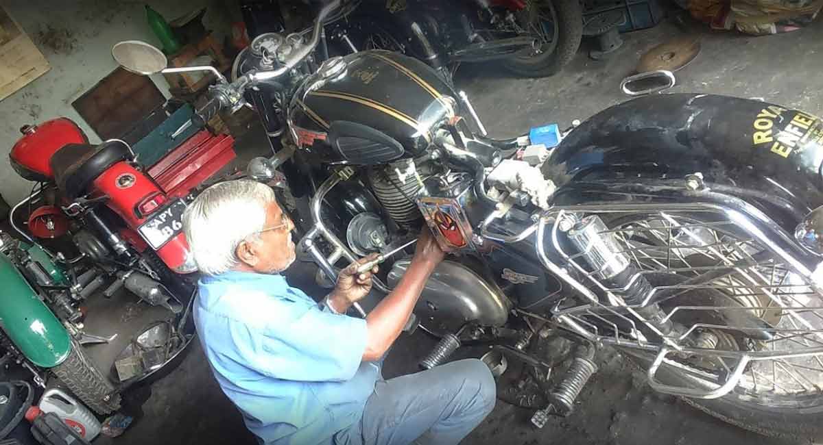 Meet Sudhakar, the ‘Bullet doctor’ of Hyderabad