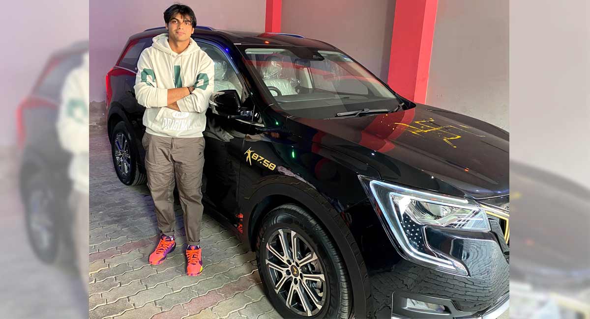 Neeraj Chopra receives his customised Mahindra XUV 700