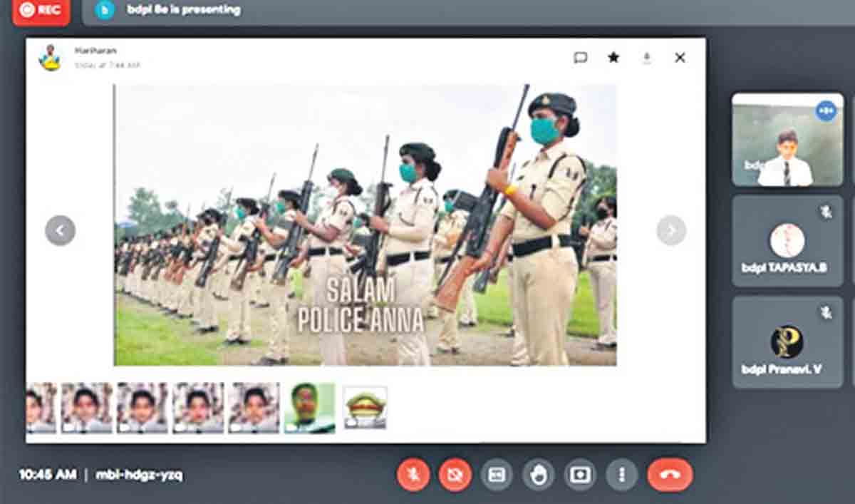 PMS Boduppal students remember, pay tributes to police