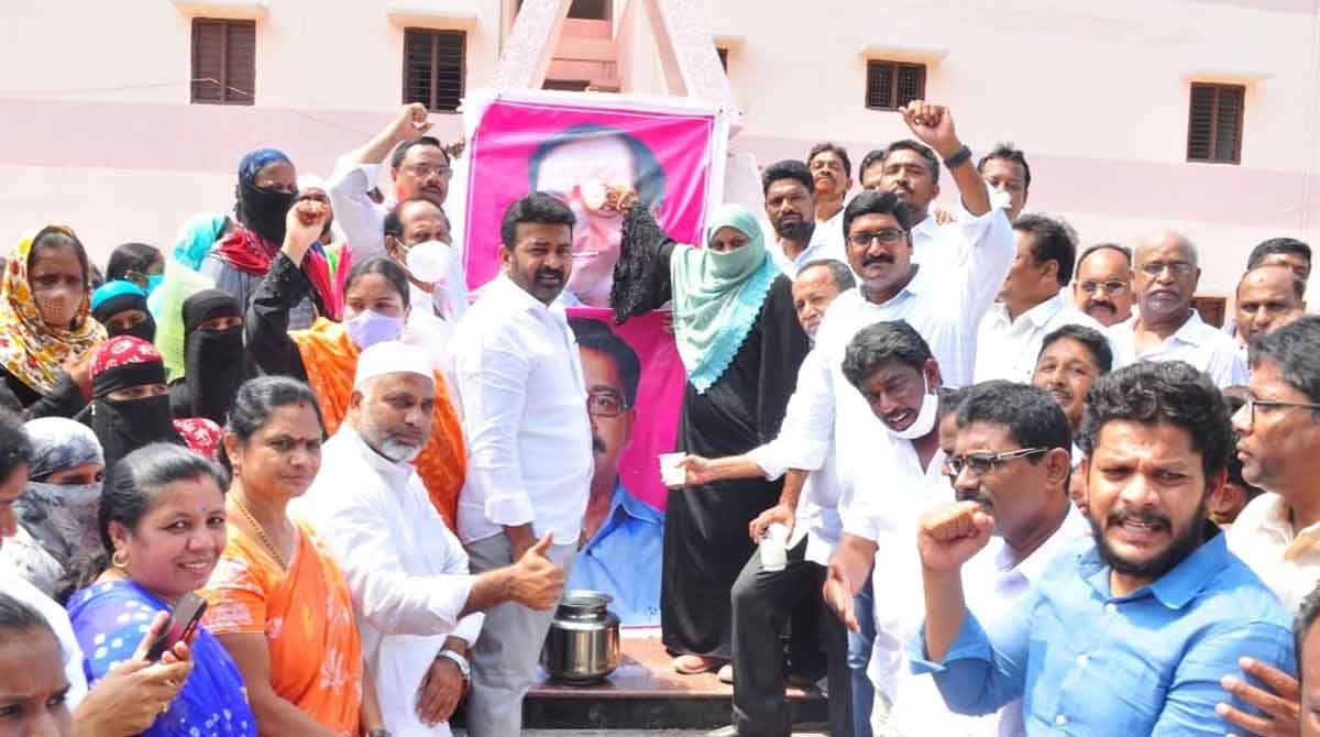 Khammam: 2BHK beneficiaries from minority communities thank CM KCR