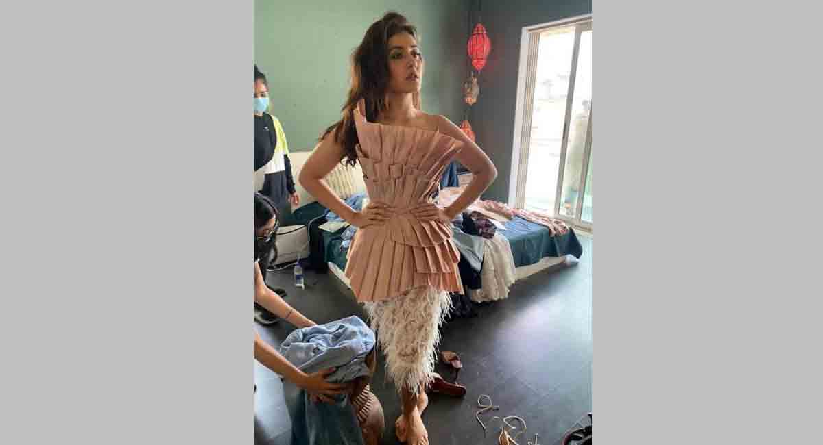 When Raashii wants to experiment with new looks, this is what she does!