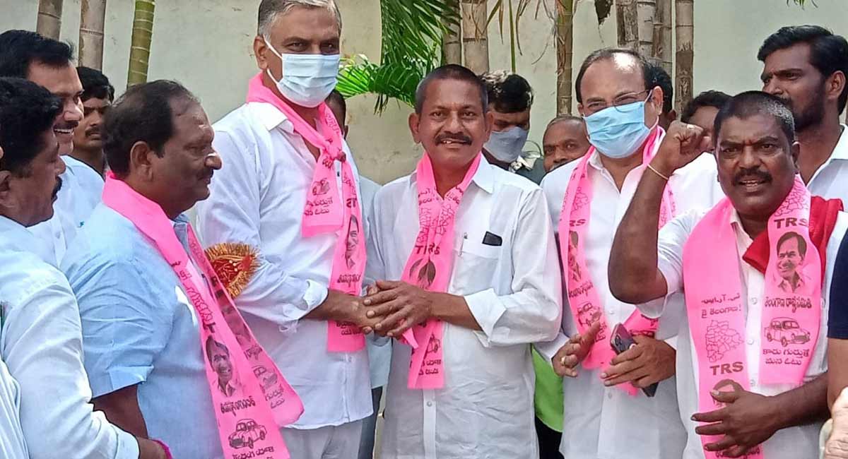 Retired Circle Inspector joins TRS in Huzurabad