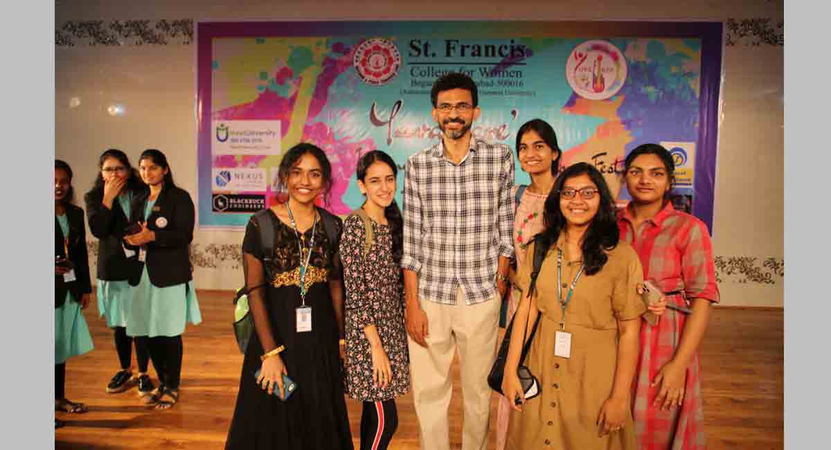 <strong>Sekhar Kammula graces St Francis’s annual fest, students left thrilled </strong>