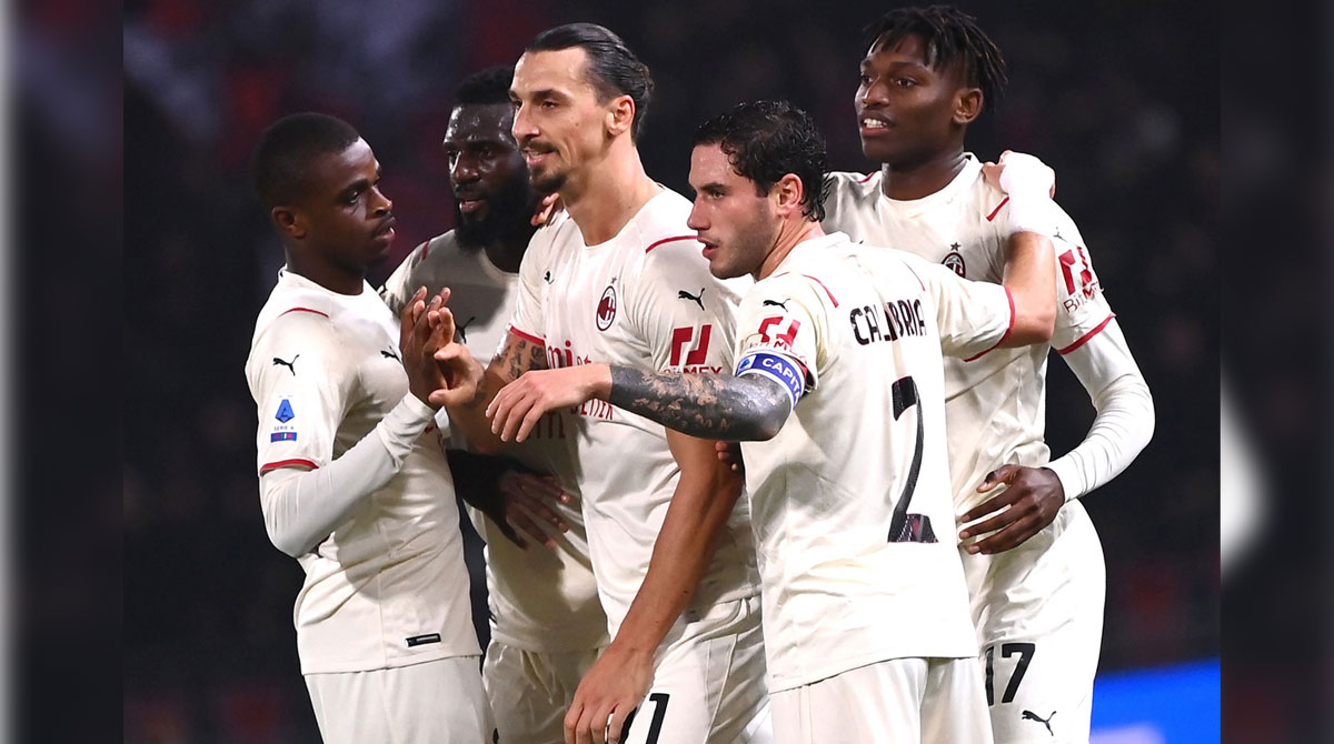 Late goals from Ibrahimovic, Bennacer help AC Milan to go top of Serie A