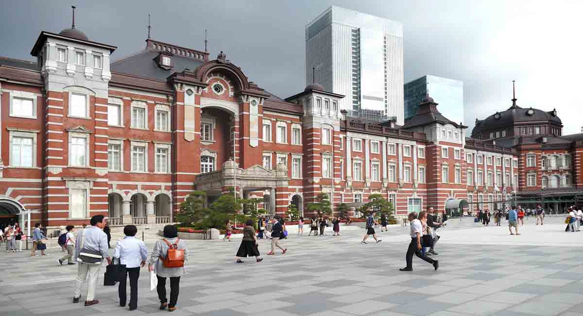 Tokyo Station becomes iconic spot for tourists