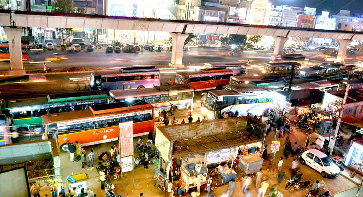 TSRTC to operate 4,000 special buses for Dasara