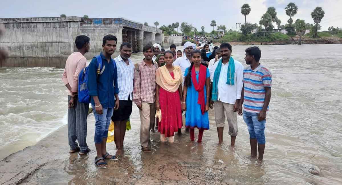 Nizam Sagar gates closed to help marooned village students take exams