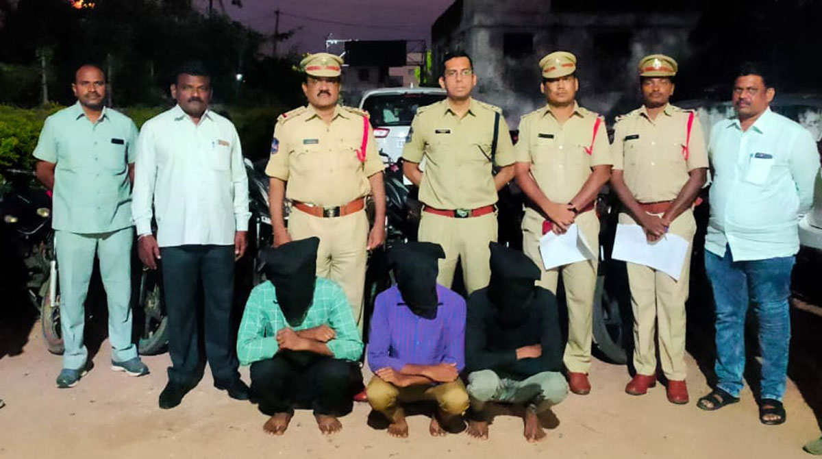 Three members of inter-State bike lifting gang held in Adilabad