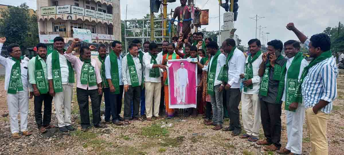 Tudum Debba thanks KCR