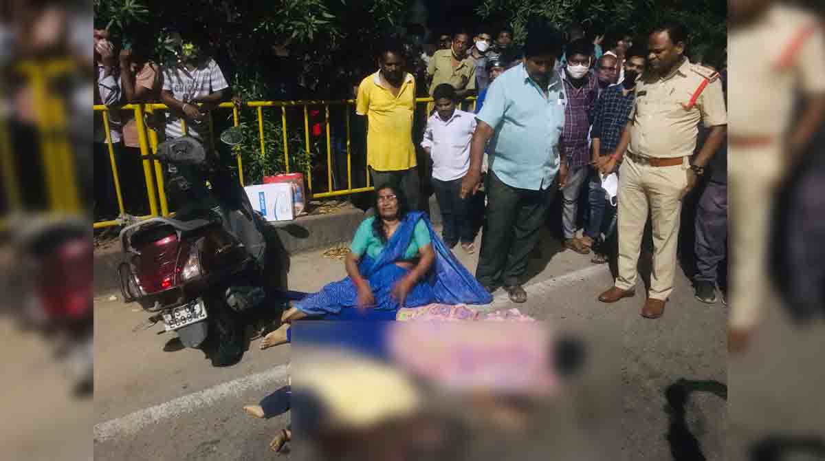 Peddapalli: Mother, son die in road accident at Godavarikhani