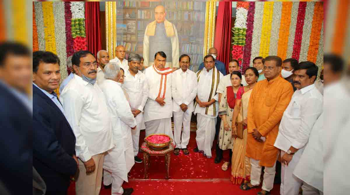 Pocharam unveils PV Narasimha Rao’s portrait at Telangana Assembly