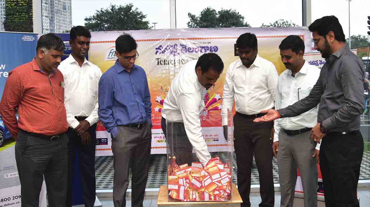 Dasara Shopping Bonanza: Another kid proves lucky for parents