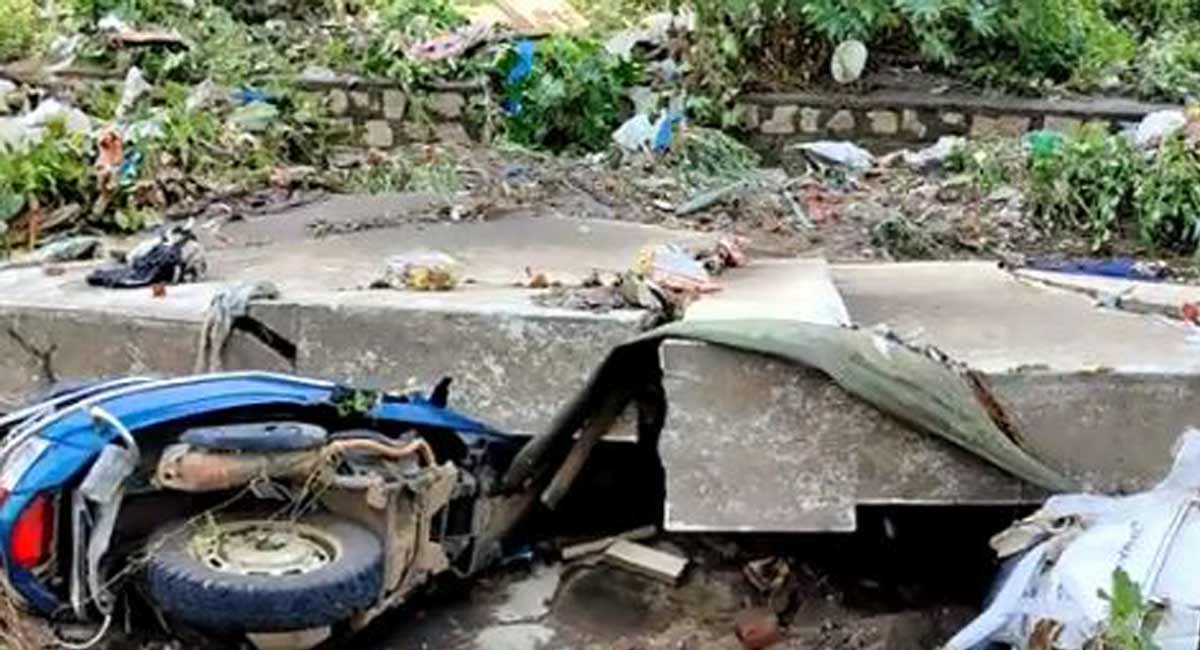 Hyderabad: Wall of Shiva Ganga theatre collapses, 50 vehicles damaged