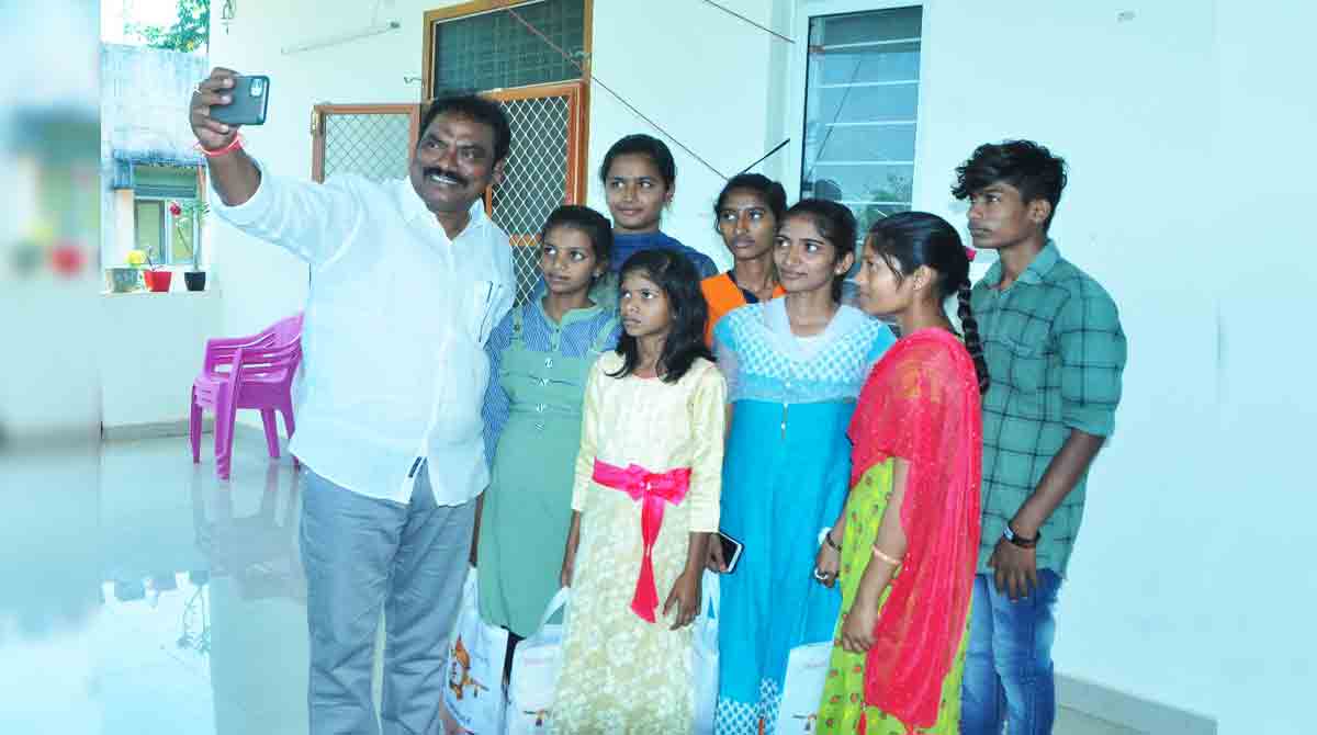 Choppadandi MLA presents new clothes to orphan children