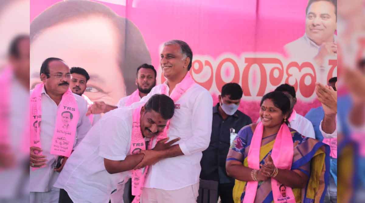 Convince Centre to take up census for BC, Harish to Eatala