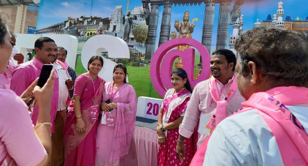 TRS@20 selfie point turns hot spot for visiting delegates