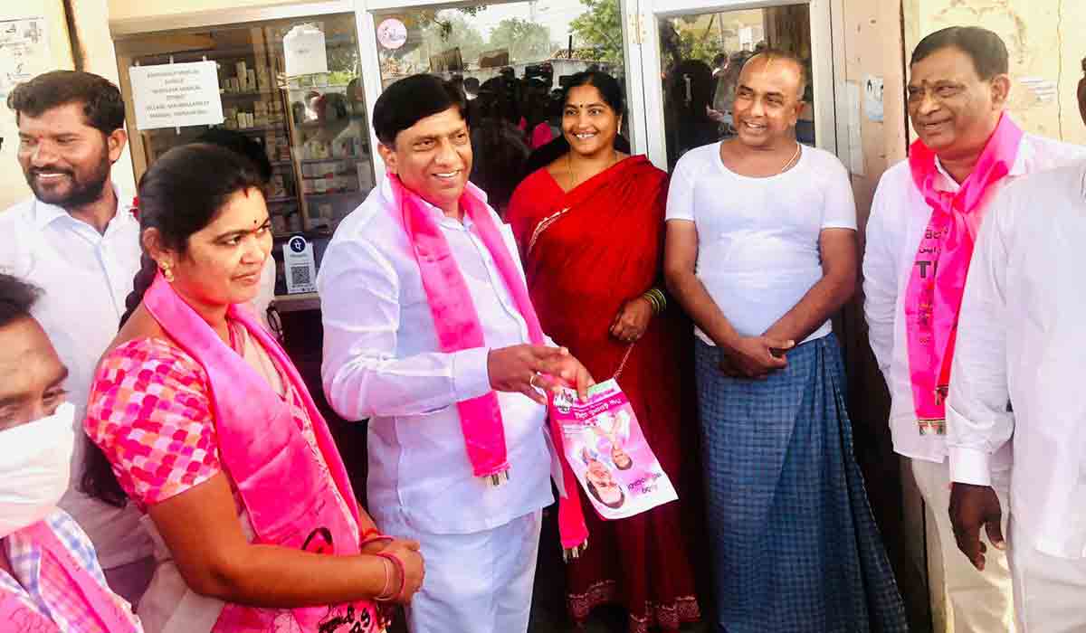 Eatala has no right seek votes, says Vinod Kumar