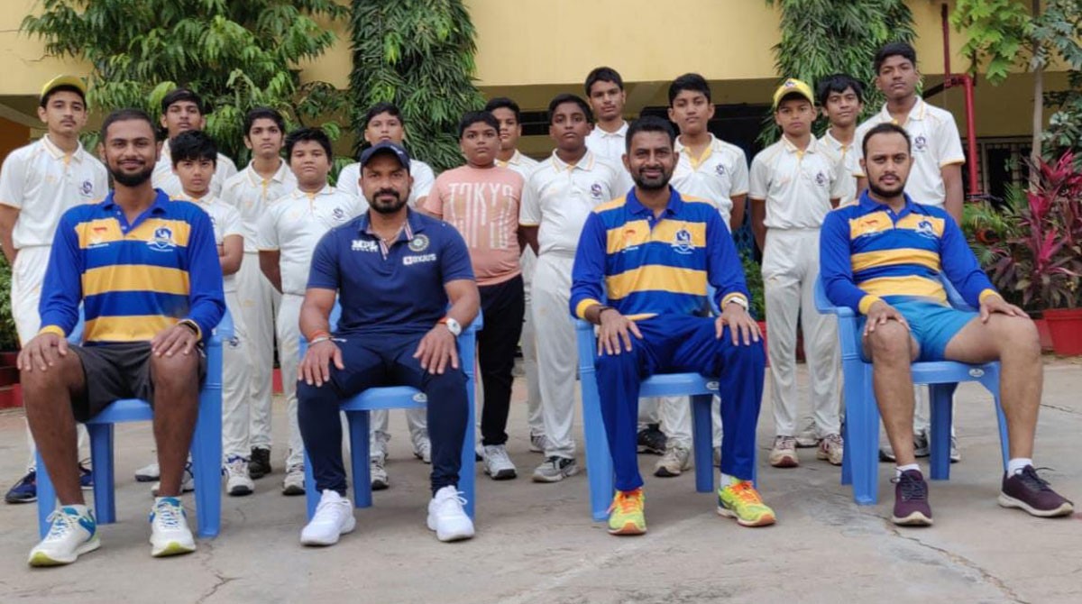Dilip gives insights of fielding to St Martin boys