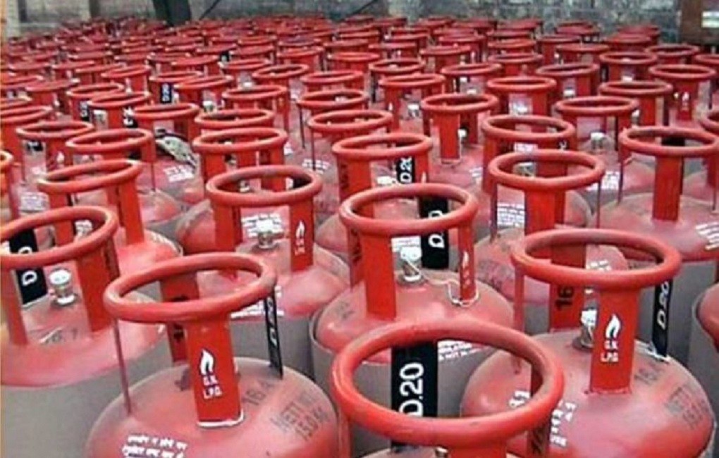 Etela peddles untruths about Telangana govt collecting Rs 291 per gas cylinder