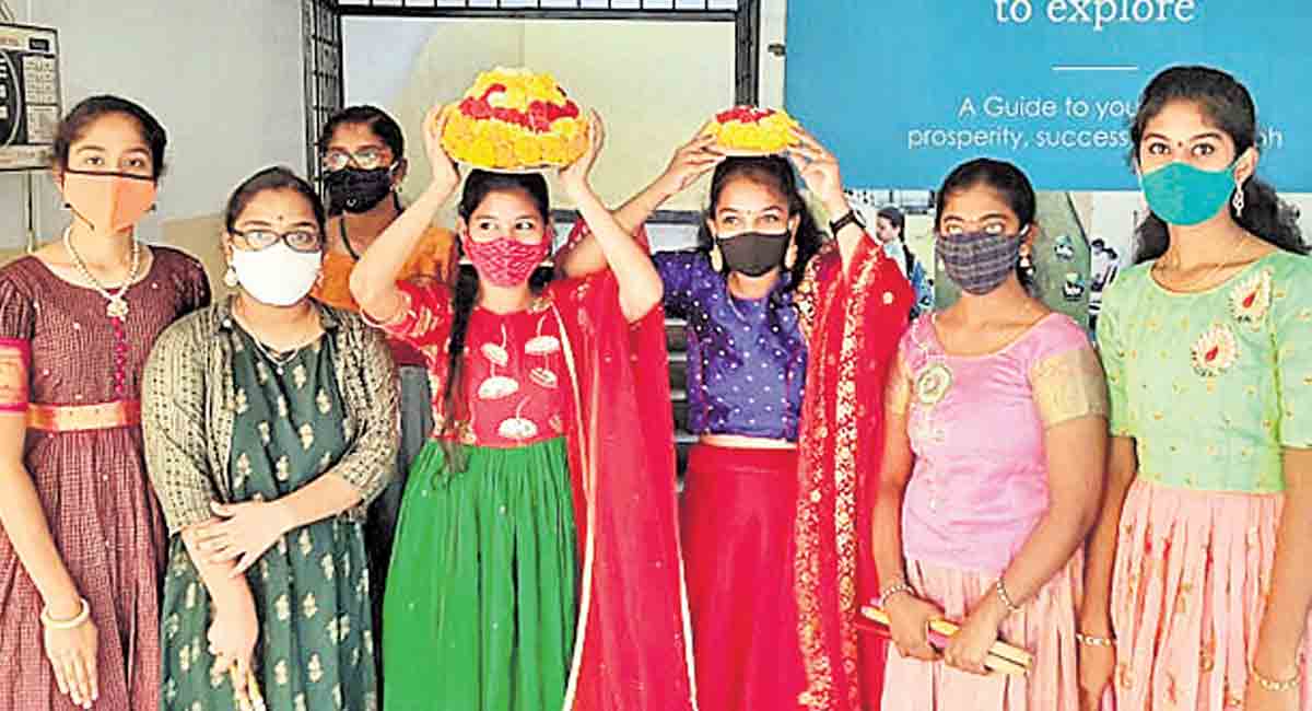 Pallavi Model School: Dasara brings festive atmosphere