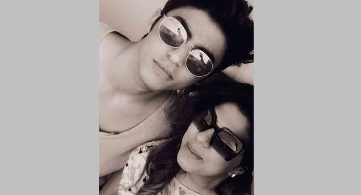 Who is SRK’s manager Pooja Dadlani?