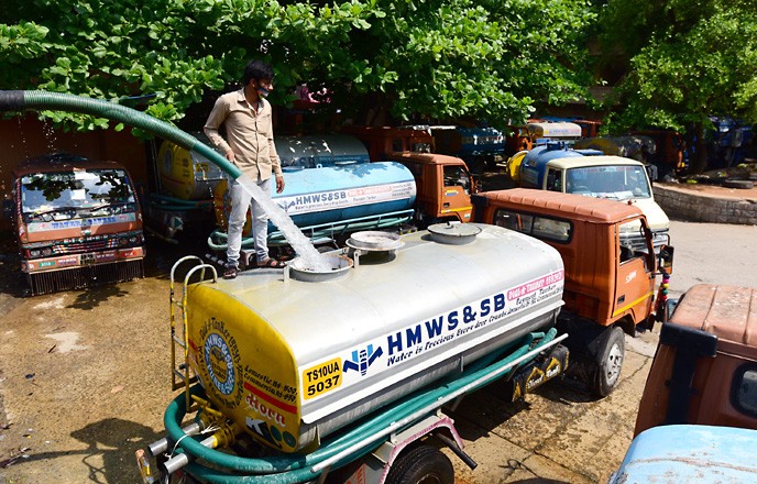 HMW&SB busts water tanker scam in old city; 45 cases registered