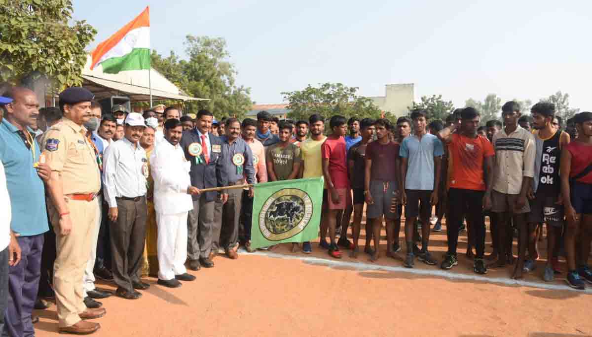 Jagadish Reddy urges youth to join Army, serve nation