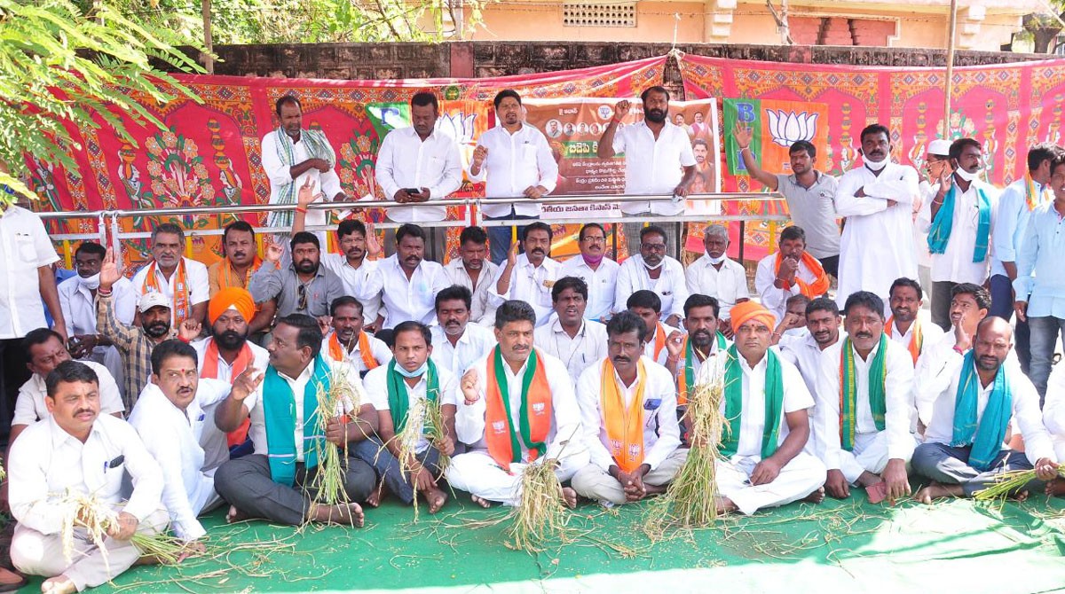 BJP Kisan morcha observes Rythu Diksha in Karimnagar