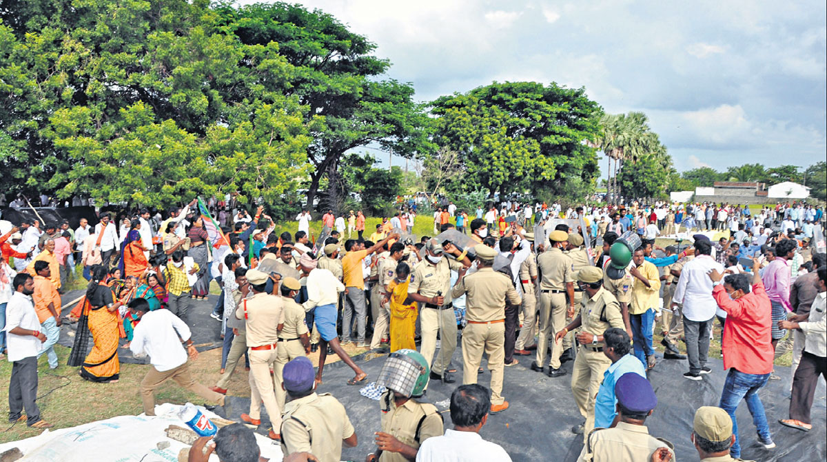 Bandi Sanjay faces farmers wrath again; winds up tour