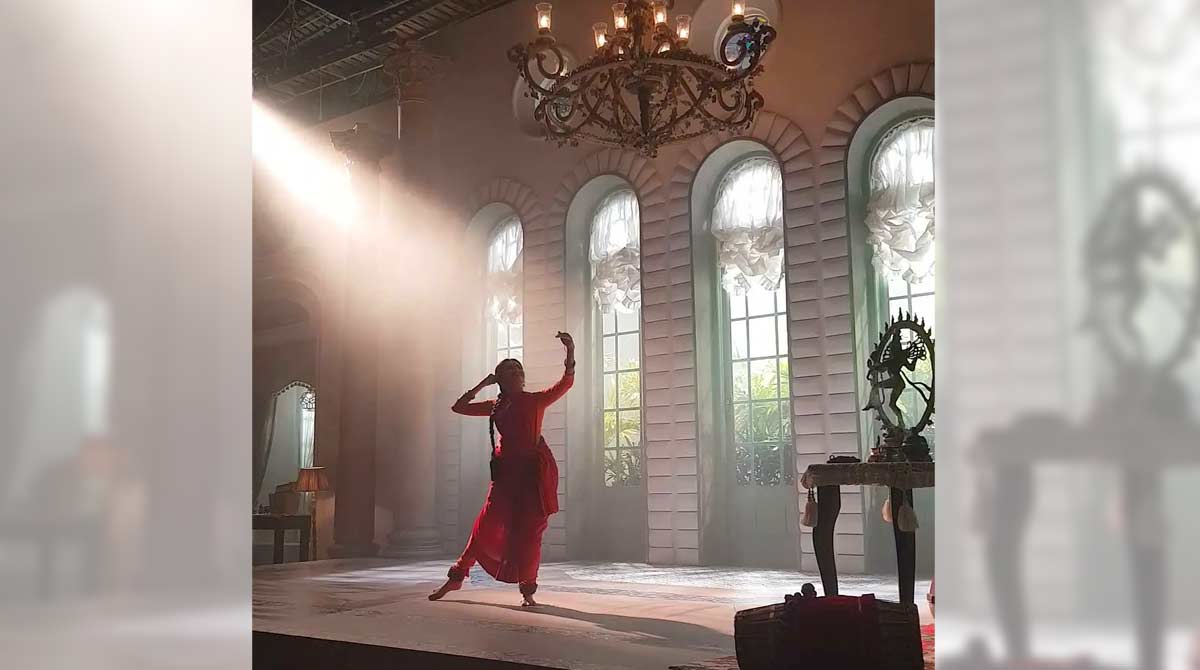 Bhagya Shree’s dramatic pic from the sets of ‘Radhe Shyam’