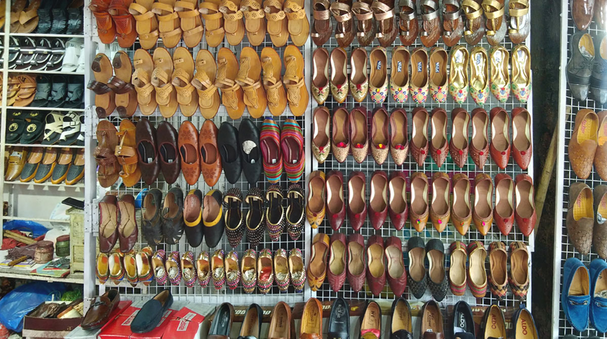 Shop trendy Kolhapuri chappals at Secunderabad’s SD Road