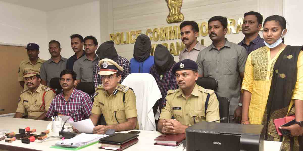 Warangal: 10 arrested for cheating people with fake insurance certificates