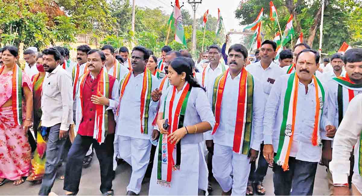 Centre, State misleading farmers: Congress