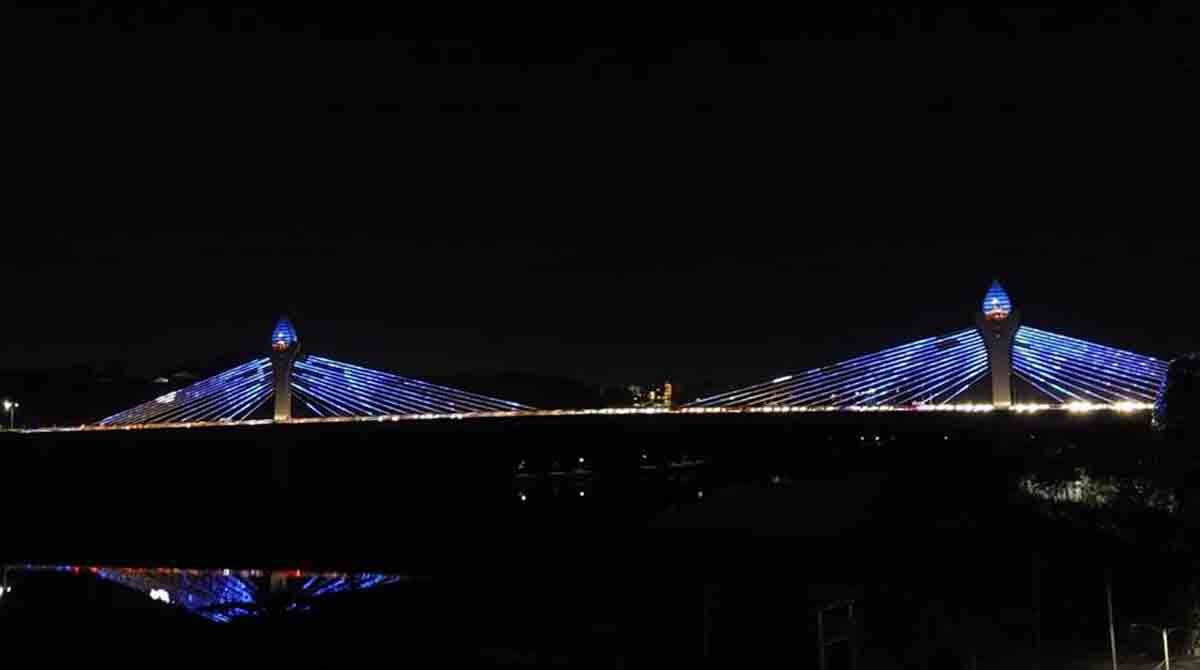 Durgam Cheruvu cable-bridge and Moazzam Jahi market lit in blue