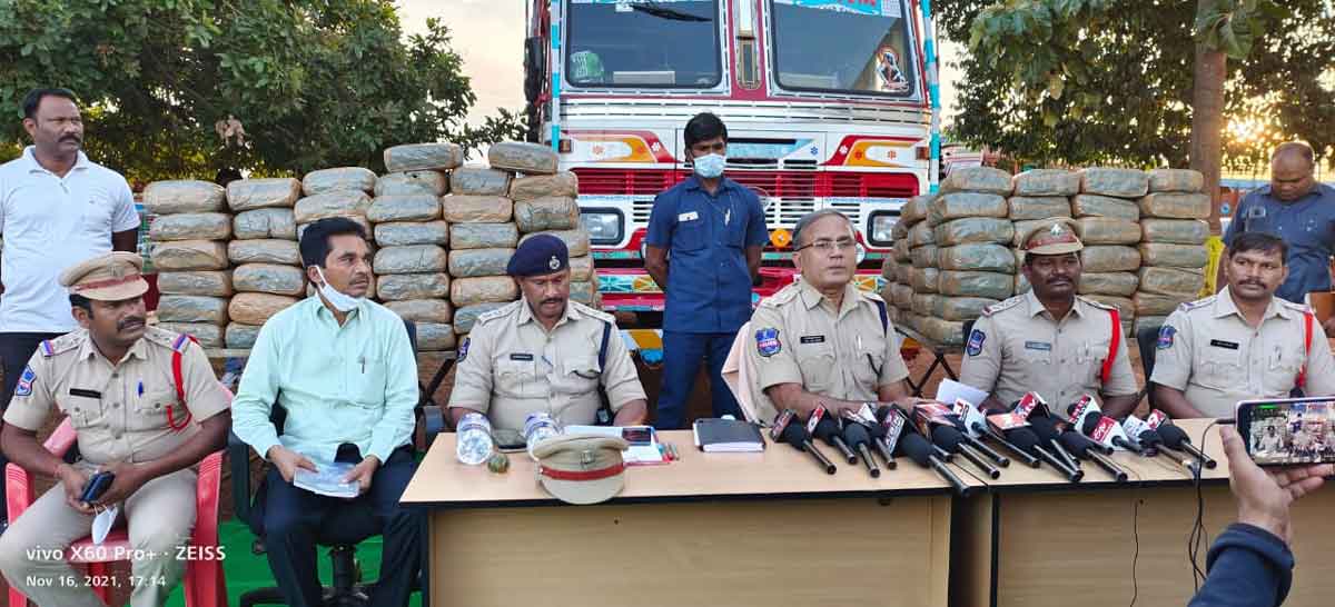 420 kg ganja seized in Sangareddy