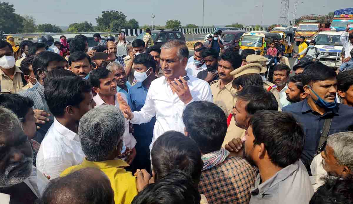 Congress, BJP have no right to speak on paddy procurement issue: Harish Rao