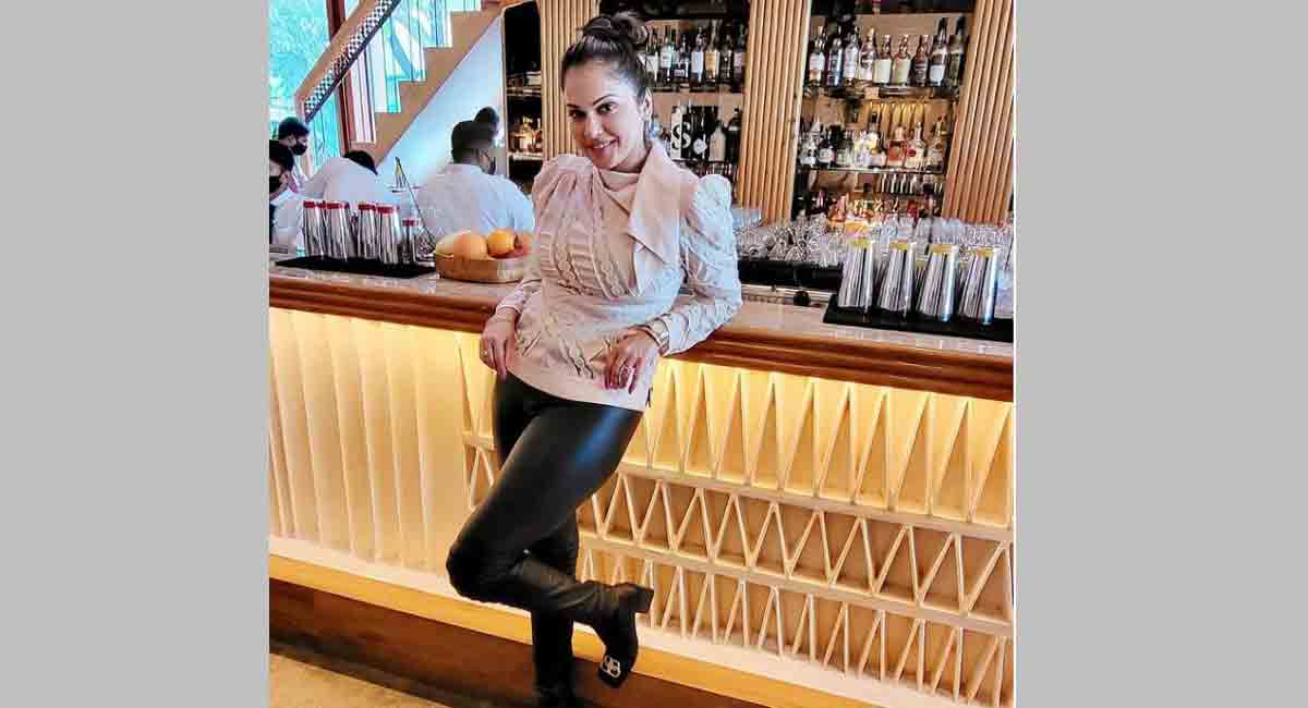 Isha Koppikar Narang dons the khakee for her next project