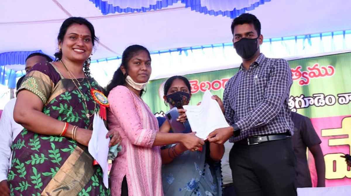 6,500 candidates bag jobs at placement drive held in Kothagudem