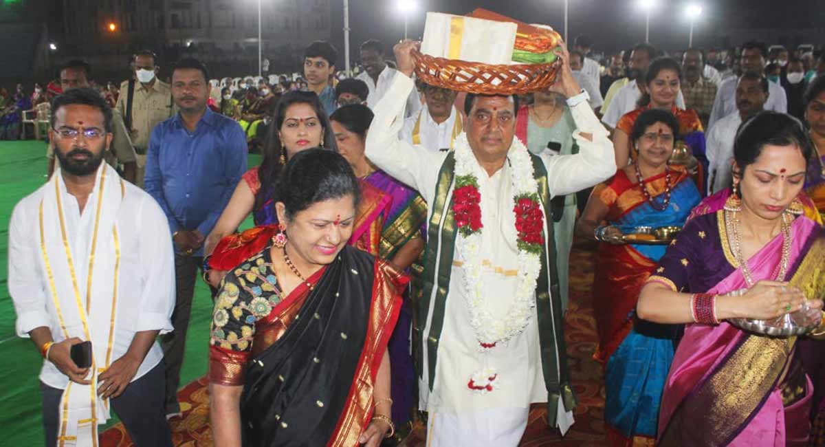 Minister Indrakaran donates one kilo gold for Yadadri temple