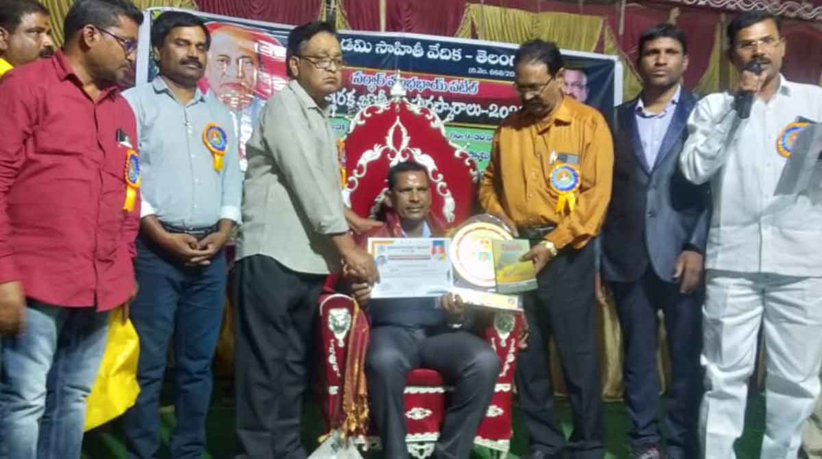Mancherial teacher gets national award