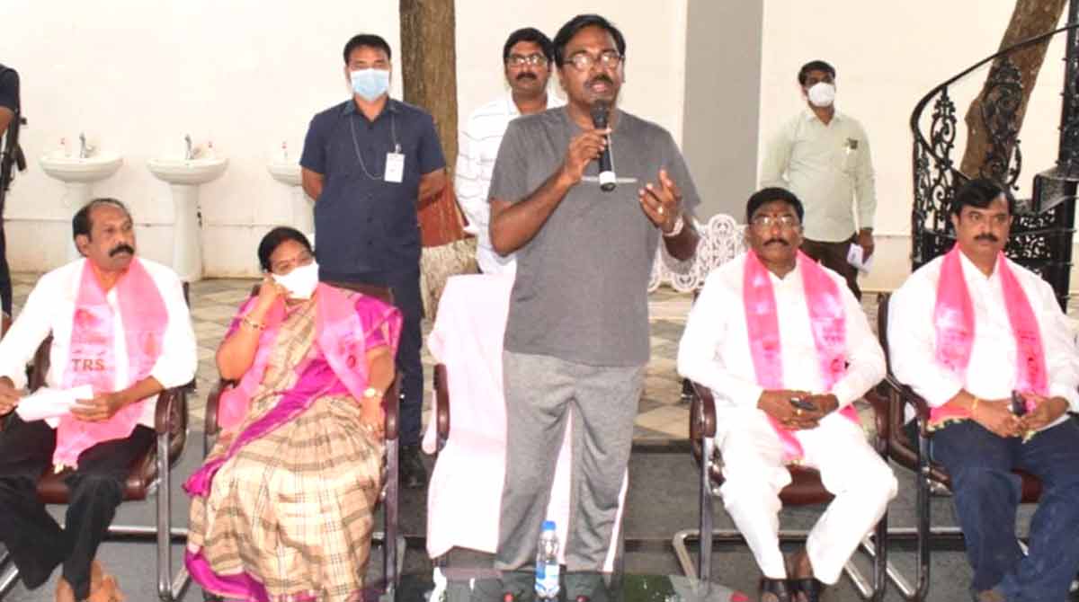 Puvvada calls upon TRS ranks to make farmers dharna a success