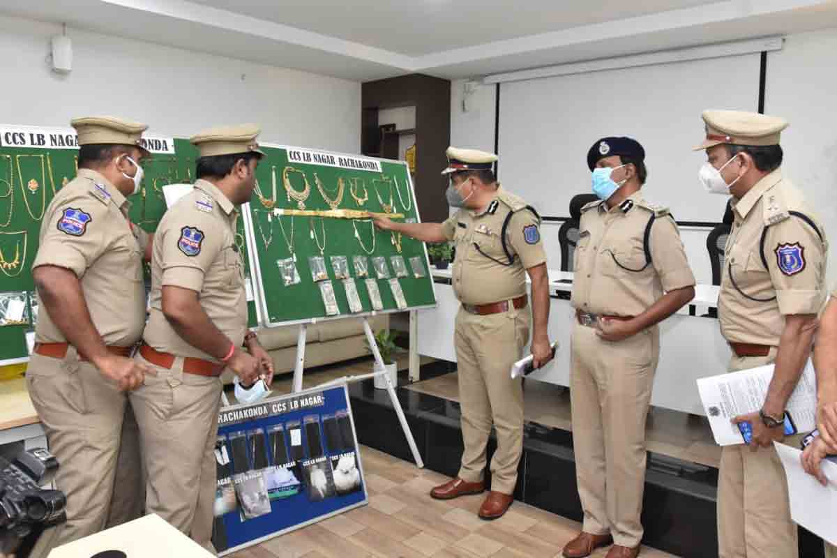 Notorious burglar held with 1.8 kg gold in Hyderabad