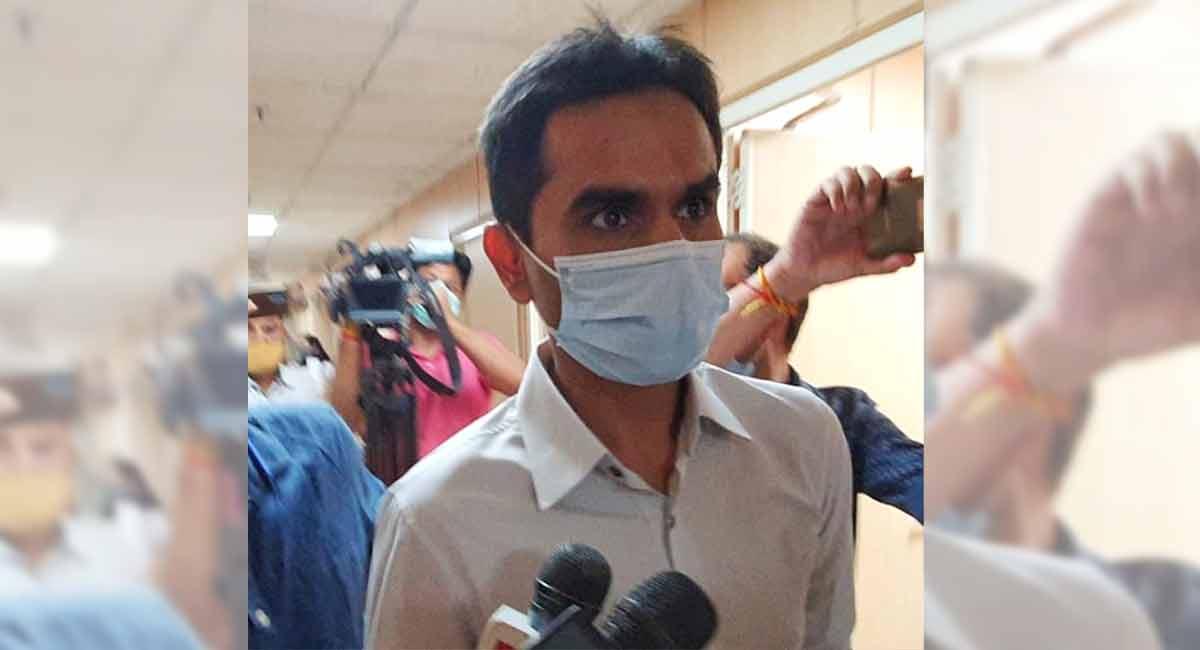 Sameer Wankhede presents caste documents before NCSC