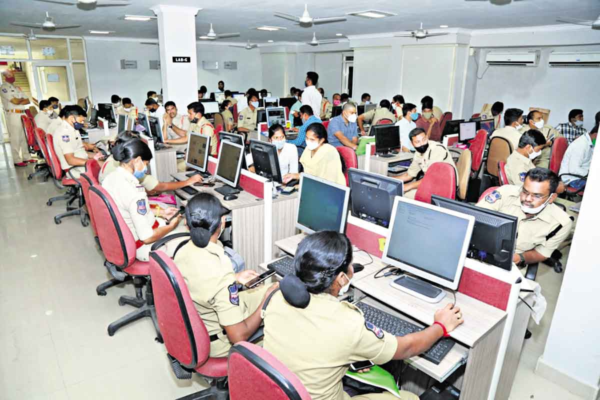 WhatsApp comes in handy for women to reach cops