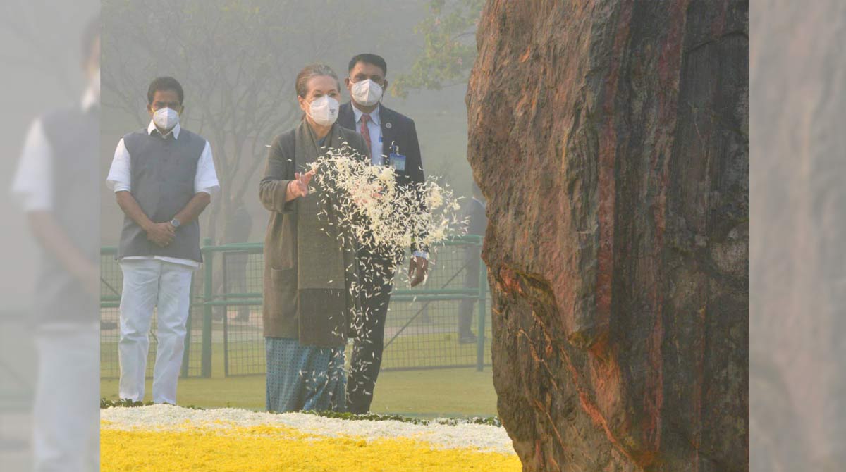 Sonia Gandhi pays tribute to Indira Gandhi on her 104th birth anniversary
