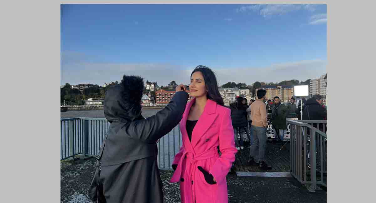 Sonnalli shooting in London for her next with Vardhan Puri and Siddhant Kapoor