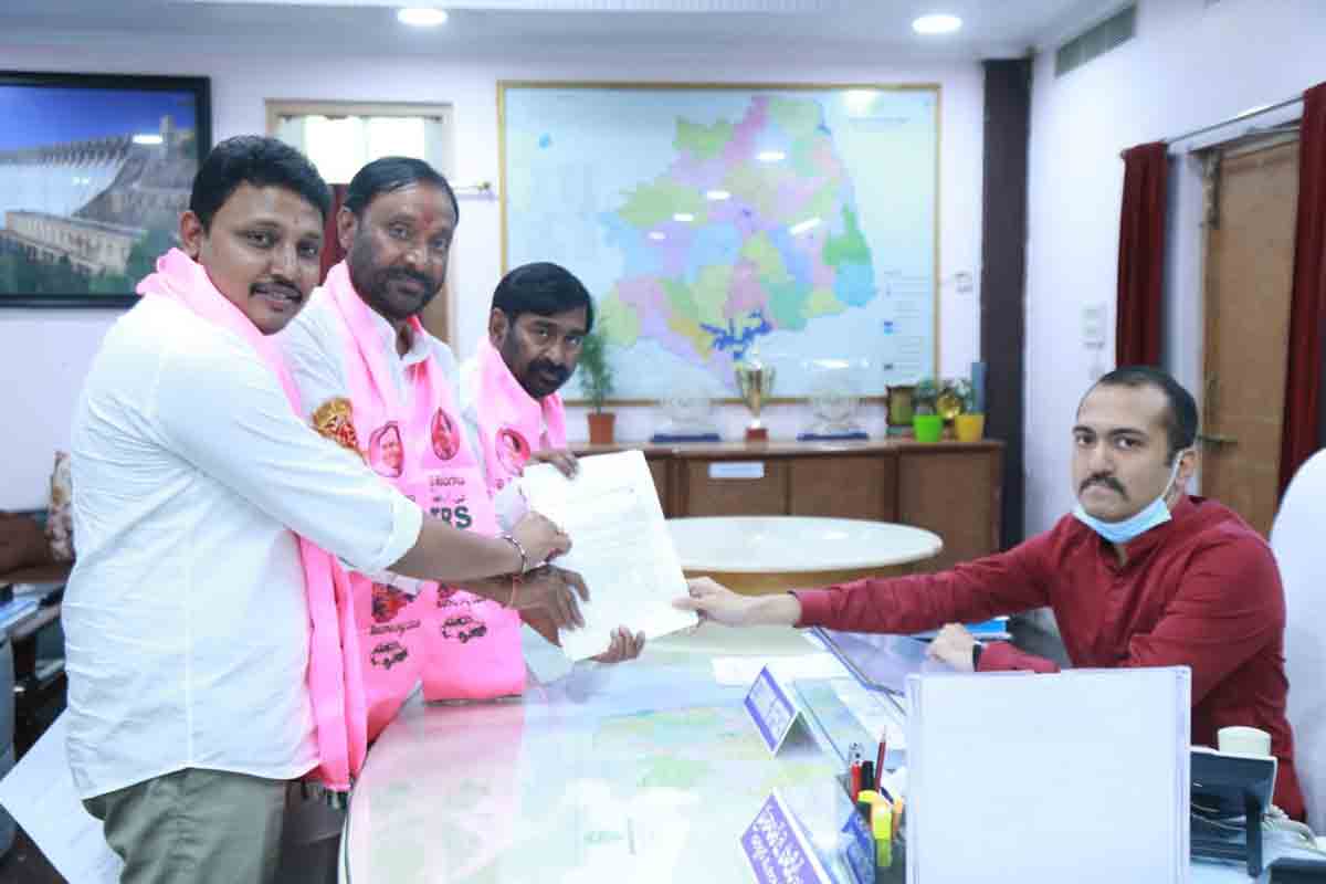 TRS candidate files nomination for Nalgonda Local bodies MLC seat