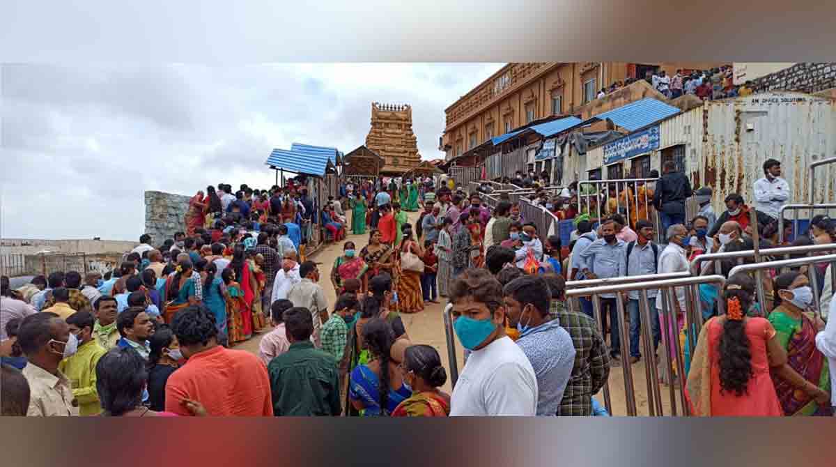 Huge Sunday rush at Yadadri temple
