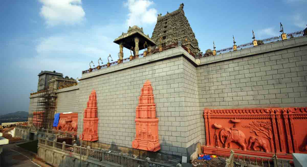 Installation and gold plating of Dwajasthambham under progress at Yadadri
