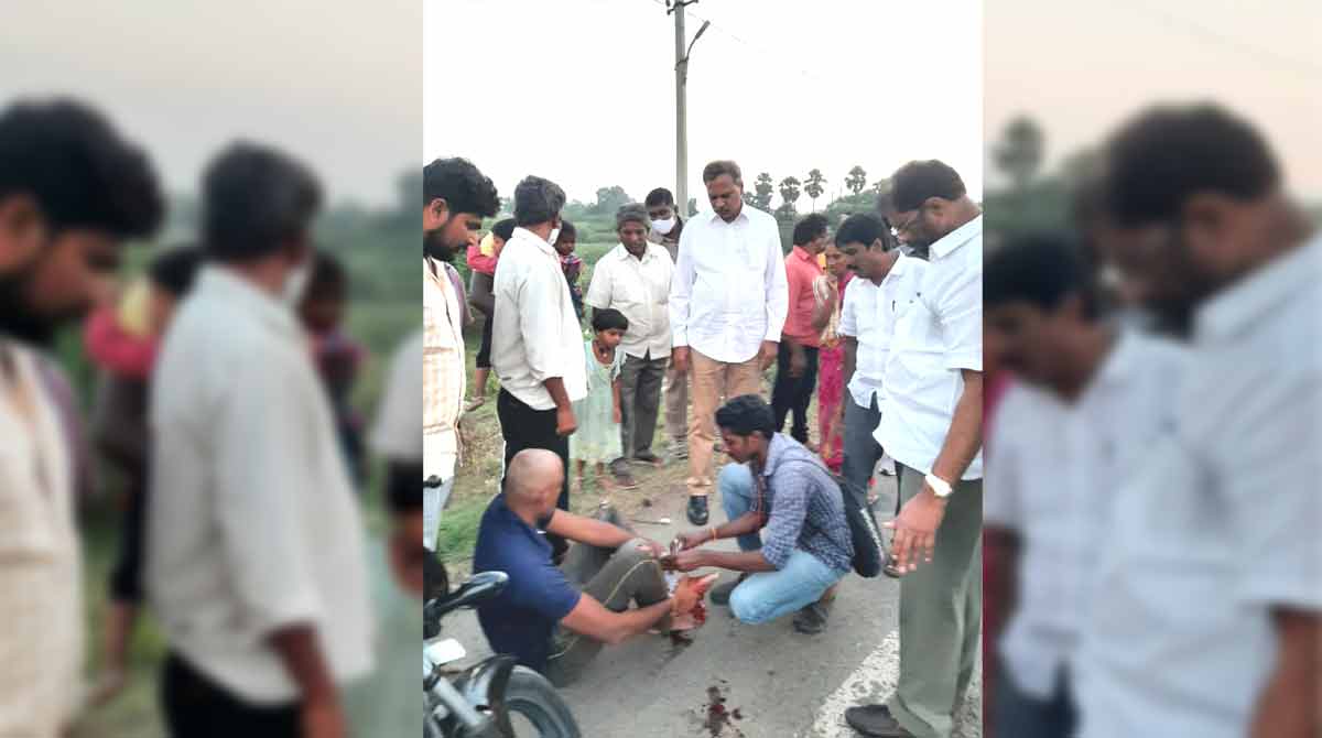 TRS leaders rescue road accident victim in Khammam